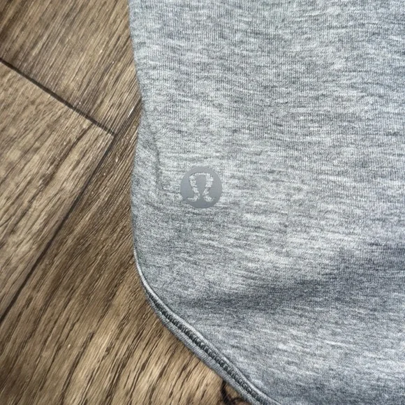 Lululemon Women’s Gray Sweatshirt - Picture 4 of 5